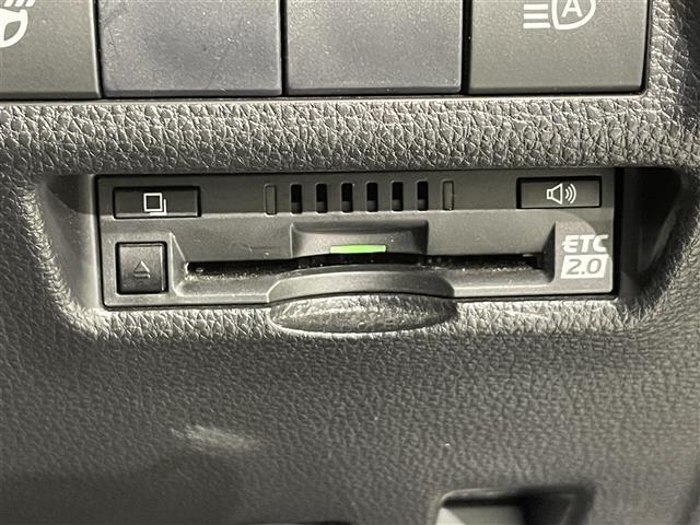 ＲＡＶ４ ハイブリッドＧ　純正ナビ　衝突軽減ブレーキ　レーダークルーズコントロール　ビルトインＥＴＣ２．０　シートヒーター　ＬＥＤヘッドライト　バックカメラ　ドライブレコーダー　フルセグＴＶ　Ｂｌｕｅｔｏｏｔｈ　スマートキー（9枚目）