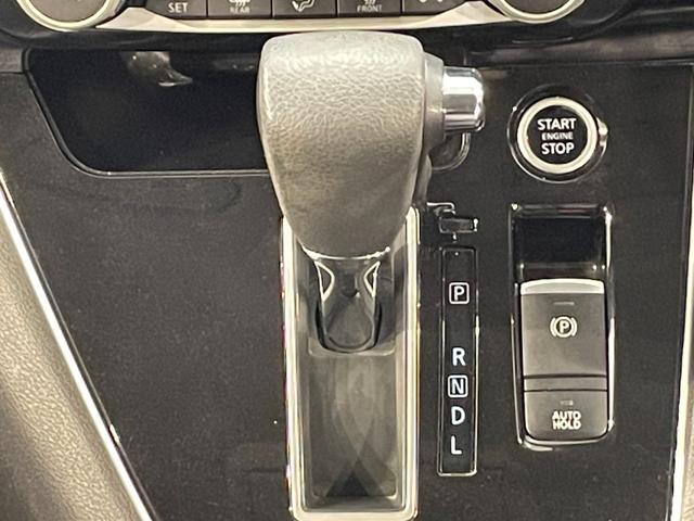セレナ ハイウェイスター　Ｖ　純正１０インチナビ　フリップダウンモニター　プロパイロット　衝突軽減ブレーキ　両側電動スライドドア　アラウンドビューモニター　ＬＥＤヘッドライト　ＥＴＣ　ドライブレコーダー　ブラインドスポットモニター（11枚目）