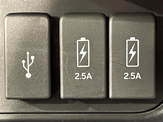N-BOXカスタム G・Lターボホンダセンシング 純正ナビ 両側パワースライドドア レーダークルーズコントロール 衝突軽減ブレーキ シートヒーター ハーフレザー クリアランスソナー バックカメラ パドルシフト ビルトインETC LEDヘッドライト(28枚目)