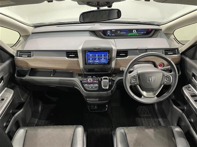 フリードハイブリッド ハイブリッド・クロスターホンダセンシング　純正ナビ　両側パワースライドドア　レーダークルーズコントロール　衝突軽減ブレーキ　シートヒーター　ビルトインＥＴＣ　ＬＥＤヘッドライト　バックカメラ　ドライブレコーダー　純正フロアマット　ＬＥＤフォグ（2枚目）