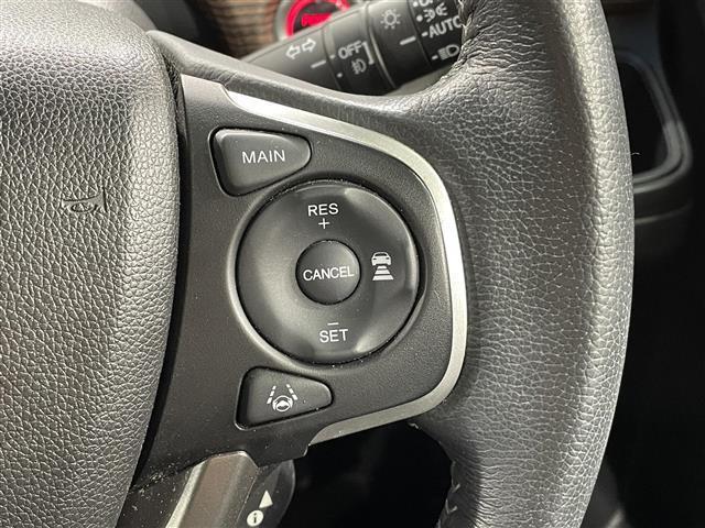 フリードハイブリッド ハイブリッド・クロスターホンダセンシング　純正ナビ　両側パワースライドドア　レーダークルーズコントロール　衝突軽減ブレーキ　シートヒーター　ビルトインＥＴＣ　ＬＥＤヘッドライト　バックカメラ　ドライブレコーダー　純正フロアマット　ＬＥＤフォグ（6枚目）