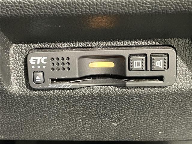 フリードハイブリッド ハイブリッド・クロスターホンダセンシング　純正ナビ　両側パワースライドドア　レーダークルーズコントロール　衝突軽減ブレーキ　シートヒーター　ビルトインＥＴＣ　ＬＥＤヘッドライト　バックカメラ　ドライブレコーダー　純正フロアマット　ＬＥＤフォグ（9枚目）