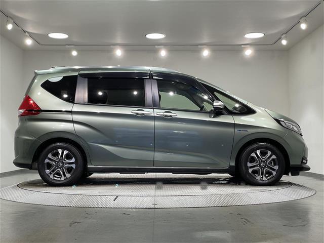 フリードハイブリッド ハイブリッド・クロスターホンダセンシング　純正ナビ　両側パワースライドドア　レーダークルーズコントロール　衝突軽減ブレーキ　シートヒーター　ビルトインＥＴＣ　ＬＥＤヘッドライト　バックカメラ　ドライブレコーダー　純正フロアマット　ＬＥＤフォグ（42枚目）