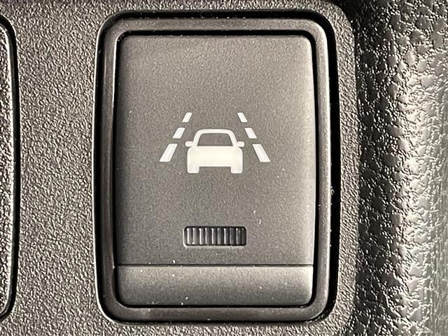 ノート e-パワー X ブラックアロー 純正ナビ 衝突軽減ブレーキ バックカメラ フルセグテレビ 2トーンカラー コーナーセンサー ETC スマートキー 純正ドライブレコーダー 純正アルミホイール プッシュスタート テレビキャンセラー(6枚目)