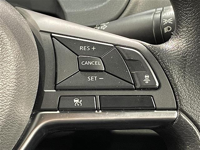 ノート e-パワー X ブラックアロー 純正ナビ 衝突軽減ブレーキ バックカメラ フルセグテレビ 2トーンカラー コーナーセンサー ETC スマートキー 純正ドライブレコーダー 純正アルミホイール プッシュスタート テレビキャンセラー(8枚目)