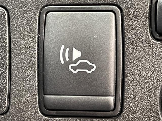 ノート e-パワー X ブラックアロー 純正ナビ 衝突軽減ブレーキ バックカメラ フルセグテレビ 2トーンカラー コーナーセンサー ETC スマートキー 純正ドライブレコーダー 純正アルミホイール プッシュスタート テレビキャンセラー(9枚目)