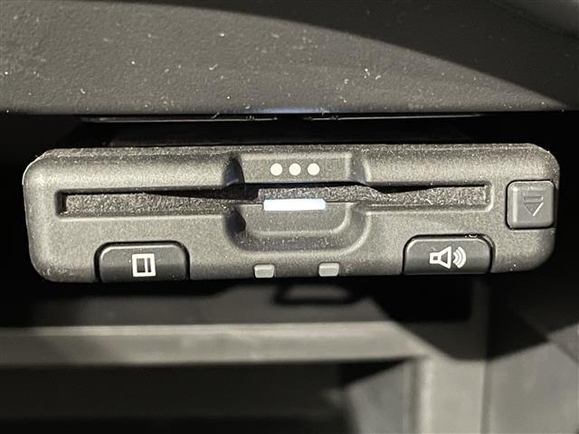 ノート e-パワー X ブラックアロー 純正ナビ 衝突軽減ブレーキ バックカメラ フルセグテレビ 2トーンカラー コーナーセンサー ETC スマートキー 純正ドライブレコーダー 純正アルミホイール プッシュスタート テレビキャンセラー(11枚目)