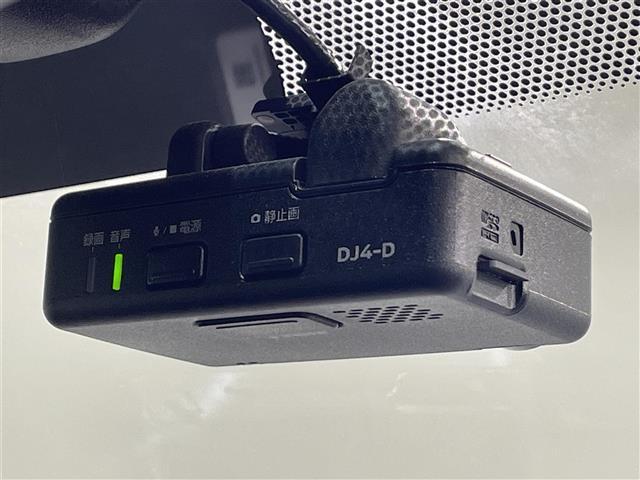 ノート e-パワー X ブラックアロー 純正ナビ 衝突軽減ブレーキ バックカメラ フルセグテレビ 2トーンカラー コーナーセンサー ETC スマートキー 純正ドライブレコーダー 純正アルミホイール プッシュスタート テレビキャンセラー(12枚目)