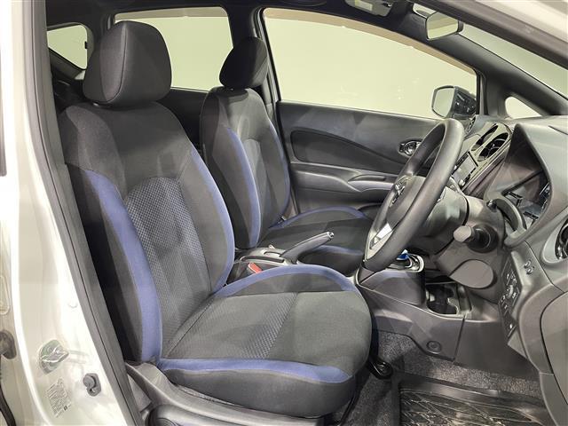 ノート e-パワー X ブラックアロー 純正ナビ 衝突軽減ブレーキ バックカメラ フルセグテレビ 2トーンカラー コーナーセンサー ETC スマートキー 純正ドライブレコーダー 純正アルミホイール プッシュスタート テレビキャンセラー(13枚目)