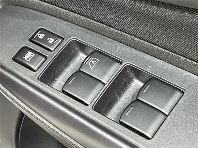 ノート e-パワー X ブラックアロー 純正ナビ 衝突軽減ブレーキ バックカメラ フルセグテレビ 2トーンカラー コーナーセンサー ETC スマートキー 純正ドライブレコーダー 純正アルミホイール プッシュスタート テレビキャンセラー(23枚目)