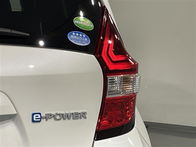 ノート e-パワー X ブラックアロー 純正ナビ 衝突軽減ブレーキ バックカメラ フルセグテレビ 2トーンカラー コーナーセンサー ETC スマートキー 純正ドライブレコーダー 純正アルミホイール プッシュスタート テレビキャンセラー(36枚目)