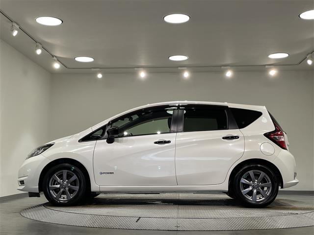 ノート e-パワー X ブラックアロー 純正ナビ 衝突軽減ブレーキ バックカメラ フルセグテレビ 2トーンカラー コーナーセンサー ETC スマートキー 純正ドライブレコーダー 純正アルミホイール プッシュスタート テレビキャンセラー(39枚目)