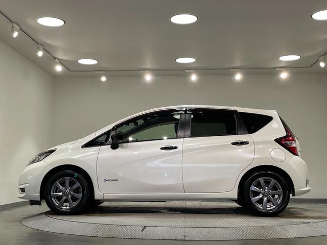 ノート e-パワー X ブラックアロー 純正ナビ 衝突軽減ブレーキ バックカメラ フルセグテレビ 2トーンカラー コーナーセンサー ETC スマートキー 純正ドライブレコーダー 純正アルミホイール プッシュスタート テレビキャンセラー(63枚目)