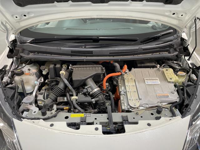 ノート e-パワー X ブラックアロー 純正ナビ 衝突軽減ブレーキ バックカメラ フルセグテレビ 2トーンカラー コーナーセンサー ETC スマートキー 純正ドライブレコーダー 純正アルミホイール プッシュスタート テレビキャンセラー(67枚目)