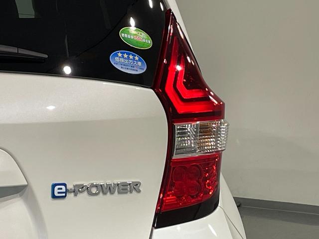 ノート e-パワー X ブラックアロー 純正ナビ 衝突軽減ブレーキ バックカメラ フルセグテレビ 2トーンカラー コーナーセンサー ETC スマートキー 純正ドライブレコーダー 純正アルミホイール プッシュスタート テレビキャンセラー(80枚目)