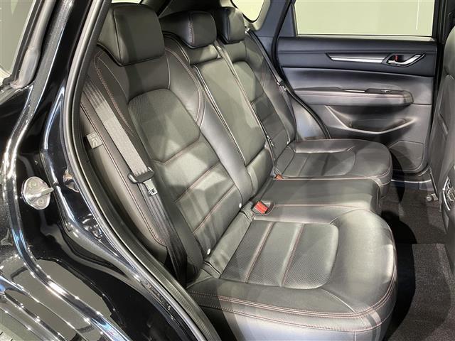 ＣＸ－５ ＸＤ　スポーツアピアランス　純正１０インチナビ　ＢＯＳＥサウンド　衝突軽減ブレーキ　アラウンドビューモニター　追従走行　シートヒーター　置くだけ充電　ＥＴＣ　ドライブレコーダー　ステアリングヒーター　電動リアゲート　パワーシート（15枚目）