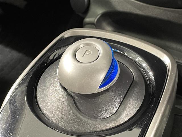 ノート e-パワー X Vセレクション アラウンドビューモニター 衝突軽減ブレーキ 車線逸脱警報 デジタルインナーミラー ドライブレコーダー ETC アクセサリーソケット ISOFIX 電動格納ミラー 純正フロアマット 純正15インチAW(24枚目)