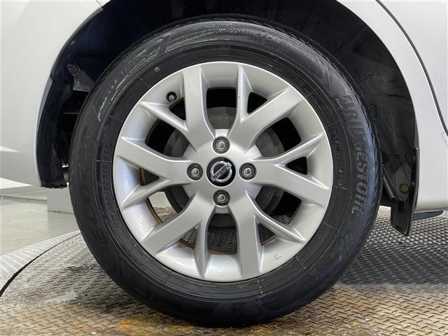 ノート e-パワー X Vセレクション アラウンドビューモニター 衝突軽減ブレーキ 車線逸脱警報 デジタルインナーミラー ドライブレコーダー ETC アクセサリーソケット ISOFIX 電動格納ミラー 純正フロアマット 純正15インチAW(35枚目)