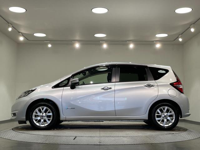 ノート e-パワー X Vセレクション アラウンドビューモニター 衝突軽減ブレーキ 車線逸脱警報 デジタルインナーミラー ドライブレコーダー ETC アクセサリーソケット ISOFIX 電動格納ミラー 純正フロアマット 純正15インチAW(63枚目)