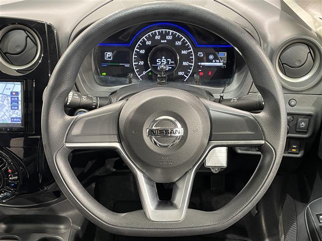 ノート ｅ－パワー　Ｂ　ＫＥＮＷＯＯＤナビ　アラウンドビューモニター　エマージェンシーブレーキ　車線逸脱警報　クリアランスソナー　デジタルインナーミラー　ＥＴＣ　ＩＳＯＦＩＸ　ＣＤ　ＤＶＤ　Ｂｌｕｅｔｏｏｔｈ　電動格納ミラー（18枚目）