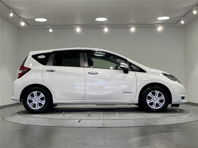 ノート ｅ－パワー　Ｂ　ＫＥＮＷＯＯＤナビ　アラウンドビューモニター　エマージェンシーブレーキ　車線逸脱警報　クリアランスソナー　デジタルインナーミラー　ＥＴＣ　ＩＳＯＦＩＸ　ＣＤ　ＤＶＤ　Ｂｌｕｅｔｏｏｔｈ　電動格納ミラー（41枚目）