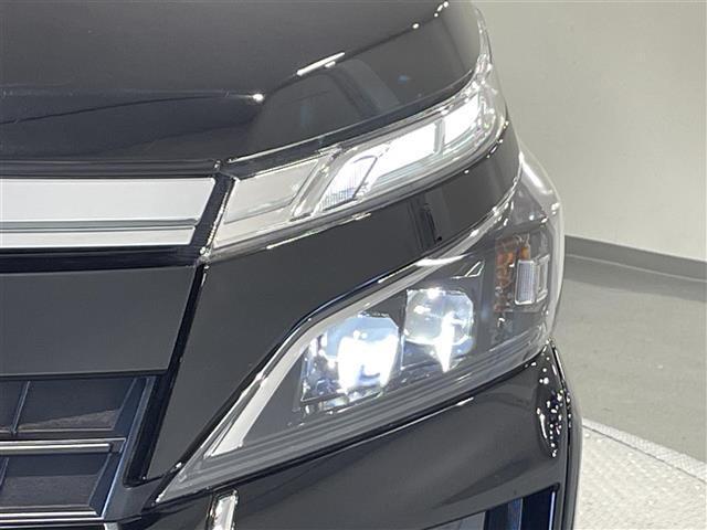 ヴォクシー ZS 煌III 純正9インチナビ 衝突軽減ブレーキ 両側電動スライドドア ビルトインETC LEDヘッドライト バックカメラ クルーズコントロール フルセグTV Bluetooth コーナーセンサー レーンキープ(17枚目)