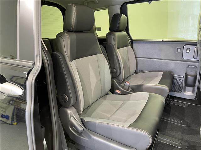 フリード e:HEVクロスター 登録済未使用車 純正9インチナビ ホンダセンシング 衝突軽減ブレーキ 両側パワースライドドア シートヒーター LEDヘッドライト バックカメラ ソナー ブラインドスポットモニター USB接続 フォグ(13枚目)