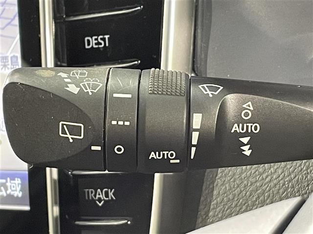 【オートワイパー（ＡＵＴＯ）】雨が降り出した時に、雨滴検出用センサー（レインセンサー）が雨滴を感知すると、自動でワイパーが動作します。