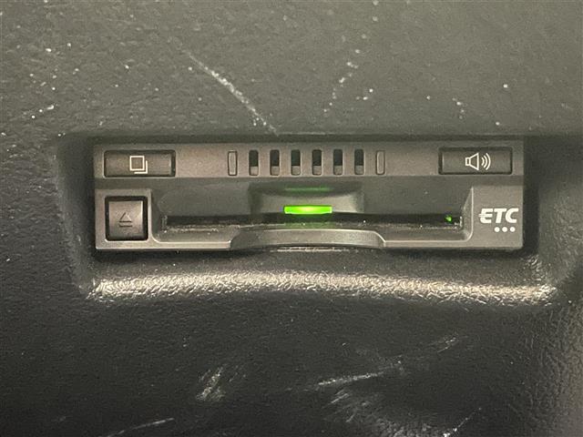 シエンタ ハイブリッドＧ　クエロ　純正ナビ　パノラミックビューモニター　トヨタセーフティセンス　衝突軽減ブレーキ両側パワースライドドア　ビルトインＥＴＣ　ＬＥＤヘッドライト　ドライブレコーダー　クリアランスソナー　クルーズコントロール（7枚目）