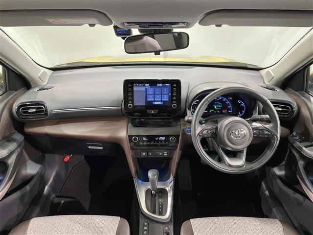 ヤリスクロス ハイブリッドＺ　純正８インチナビ　衝突軽減　全方位カメラ　レーダークルーズコントロール　ビルトインＥＴＣ　シートヒーター　ブラインドスポットモニター　ハンドルヒーター　パワーシート　電動リアゲート　パーキングアシスト（2枚目）