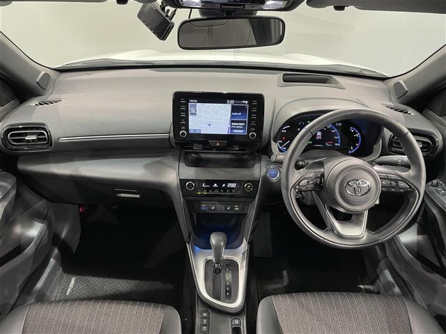 ヤリスクロス ハイブリッドＺ　純正ナビ　衝突軽減ブレーキ　アラウンドビューモニター　レーダークルーズコントロール　ビルトインＥＴＣ　シートヒーター　ＬＥＤヘッドライト　ドライブレコーダー　コーナーセンサー　レーンキープアシスト（2枚目）