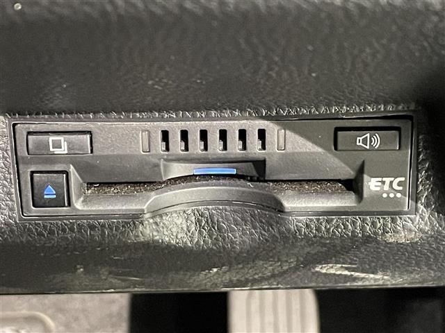 ヤリスクロス ハイブリッドＺ　純正ナビ　衝突軽減ブレーキ　アラウンドビューモニター　レーダークルーズコントロール　ビルトインＥＴＣ　シートヒーター　ＬＥＤヘッドライト　ドライブレコーダー　コーナーセンサー　レーンキープアシスト（9枚目）