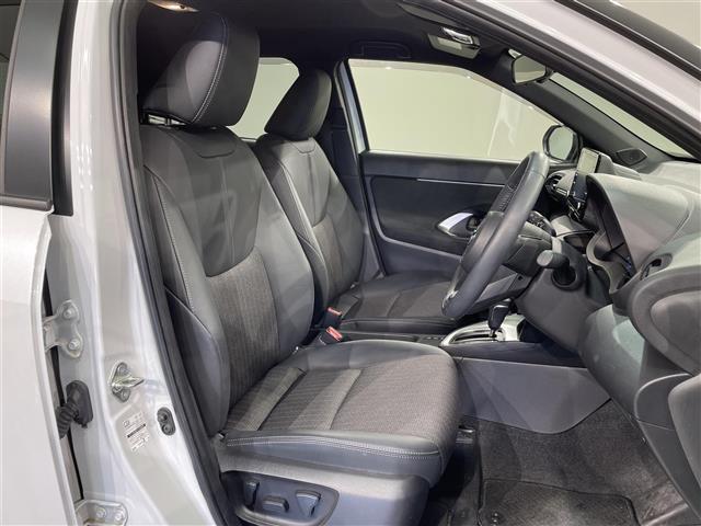 ヤリスクロス ハイブリッドＺ　純正ナビ　衝突軽減ブレーキ　アラウンドビューモニター　レーダークルーズコントロール　ビルトインＥＴＣ　シートヒーター　ＬＥＤヘッドライト　ドライブレコーダー　コーナーセンサー　レーンキープアシスト（14枚目）