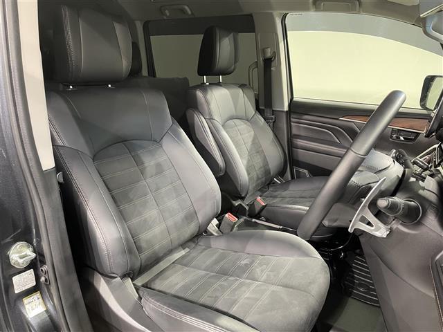 デリカD:5 ジャスパー 衝突軽減ブレーキ 両側電動スライドドア 電動サイドステップ 全方位カメラ レーダークルーズコントロール 100V電源 デジタルインナーミラー ブラインドスポットモニター ステアリングヒーター ETC(13枚目)