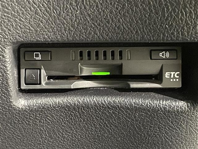 シエンタ Ｇ　純正ナビ　トヨタセーフティセンス　両側パワースライドドア　衝突軽減ブレーキ　ビルトインＥＴＣ　バックカメラ　レーンキープアシスト　オートマチックハイビーム　ＵＳＢ接続　純正フロアマット　ＬＥＤライト（7枚目）