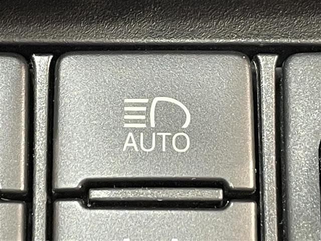 シエンタ Ｇ　純正ナビ　トヨタセーフティセンス　両側パワースライドドア　衝突軽減ブレーキ　ビルトインＥＴＣ　バックカメラ　レーンキープアシスト　オートマチックハイビーム　ＵＳＢ接続　純正フロアマット　ＬＥＤライト（9枚目）