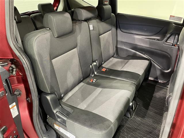 シエンタ Ｇ　純正ナビ　トヨタセーフティセンス　両側パワースライドドア　衝突軽減ブレーキ　ビルトインＥＴＣ　バックカメラ　レーンキープアシスト　オートマチックハイビーム　ＵＳＢ接続　純正フロアマット　ＬＥＤライト（14枚目）