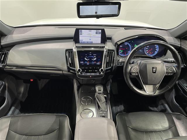 クラウンハイブリッド ＲＳアドバンス　純正８インチナビ　電動ムーンルーフ　ＡＣ１００Ｖ　ベンチレーション　トヨタセーフティセンス　バックカメラ　ステアリングヒーター　ＬＥＤヘッドライト　黒革　デジタルインナーミラー　ＥＴＣ　ＢＳＭ　ソナー（2枚目）