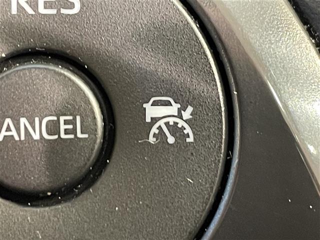 クラウンハイブリッド ＲＳアドバンス　純正８インチナビ　電動ムーンルーフ　ＡＣ１００Ｖ　ベンチレーション　トヨタセーフティセンス　バックカメラ　ステアリングヒーター　ＬＥＤヘッドライト　黒革　デジタルインナーミラー　ＥＴＣ　ＢＳＭ　ソナー（7枚目）