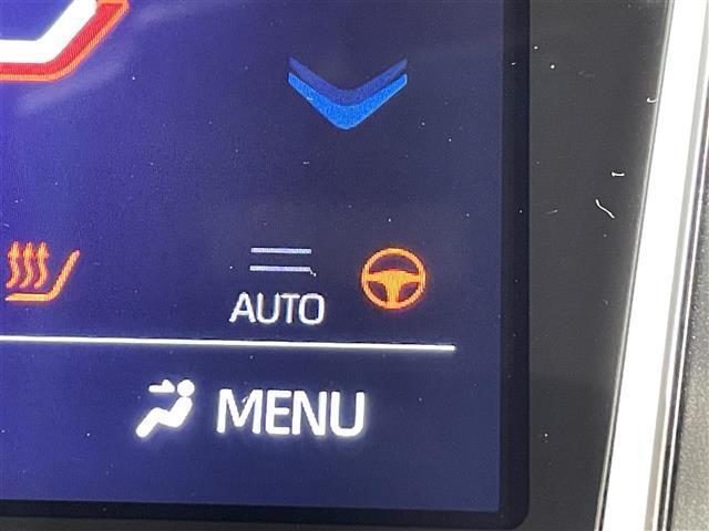 クラウンハイブリッド ＲＳアドバンス　純正８インチナビ　電動ムーンルーフ　ＡＣ１００Ｖ　ベンチレーション　トヨタセーフティセンス　バックカメラ　ステアリングヒーター　ＬＥＤヘッドライト　黒革　デジタルインナーミラー　ＥＴＣ　ＢＳＭ　ソナー（12枚目）