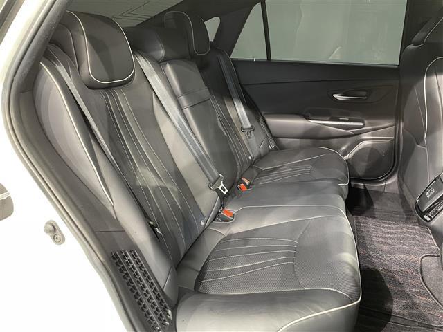 クラウンハイブリッド ＲＳアドバンス　純正８インチナビ　電動ムーンルーフ　ＡＣ１００Ｖ　ベンチレーション　トヨタセーフティセンス　バックカメラ　ステアリングヒーター　ＬＥＤヘッドライト　黒革　デジタルインナーミラー　ＥＴＣ　ＢＳＭ　ソナー（15枚目）