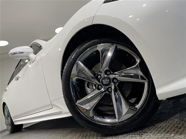 クラウンハイブリッド ＲＳアドバンス　純正８インチナビ　電動ムーンルーフ　ＡＣ１００Ｖ　ベンチレーション　トヨタセーフティセンス　バックカメラ　ステアリングヒーター　ＬＥＤヘッドライト　黒革　デジタルインナーミラー　ＥＴＣ　ＢＳＭ　ソナー（18枚目）