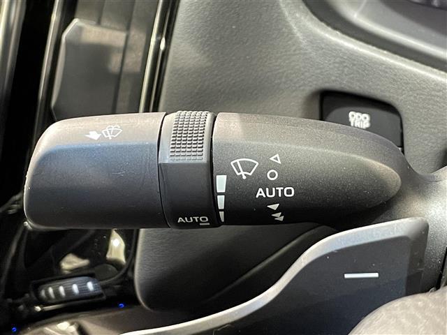 クラウンハイブリッド ＲＳアドバンス　純正８インチナビ　電動ムーンルーフ　ＡＣ１００Ｖ　ベンチレーション　トヨタセーフティセンス　バックカメラ　ステアリングヒーター　ＬＥＤヘッドライト　黒革　デジタルインナーミラー　ＥＴＣ　ＢＳＭ　ソナー（22枚目）