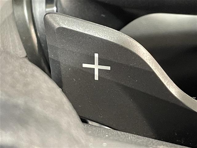 クラウンハイブリッド ＲＳアドバンス　純正８インチナビ　電動ムーンルーフ　ＡＣ１００Ｖ　ベンチレーション　トヨタセーフティセンス　バックカメラ　ステアリングヒーター　ＬＥＤヘッドライト　黒革　デジタルインナーミラー　ＥＴＣ　ＢＳＭ　ソナー（24枚目）