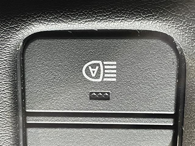 クラウンハイブリッド ＲＳアドバンス　純正８インチナビ　電動ムーンルーフ　ＡＣ１００Ｖ　ベンチレーション　トヨタセーフティセンス　バックカメラ　ステアリングヒーター　ＬＥＤヘッドライト　黒革　デジタルインナーミラー　ＥＴＣ　ＢＳＭ　ソナー（29枚目）