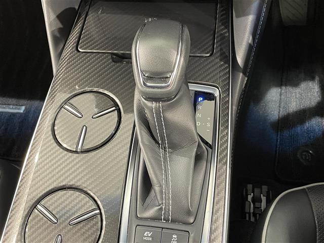 クラウンハイブリッド ＲＳアドバンス　純正８インチナビ　電動ムーンルーフ　ＡＣ１００Ｖ　ベンチレーション　トヨタセーフティセンス　バックカメラ　ステアリングヒーター　ＬＥＤヘッドライト　黒革　デジタルインナーミラー　ＥＴＣ　ＢＳＭ　ソナー（30枚目）