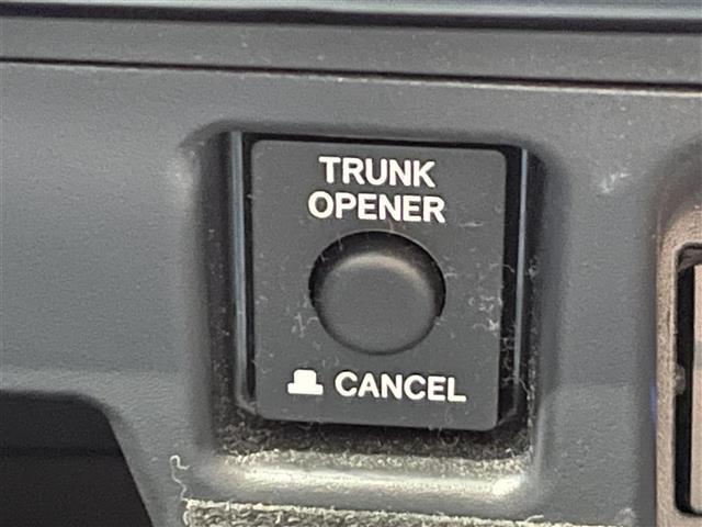 クラウンハイブリッド ＲＳアドバンス　純正８インチナビ　電動ムーンルーフ　ＡＣ１００Ｖ　ベンチレーション　トヨタセーフティセンス　バックカメラ　ステアリングヒーター　ＬＥＤヘッドライト　黒革　デジタルインナーミラー　ＥＴＣ　ＢＳＭ　ソナー（31枚目）