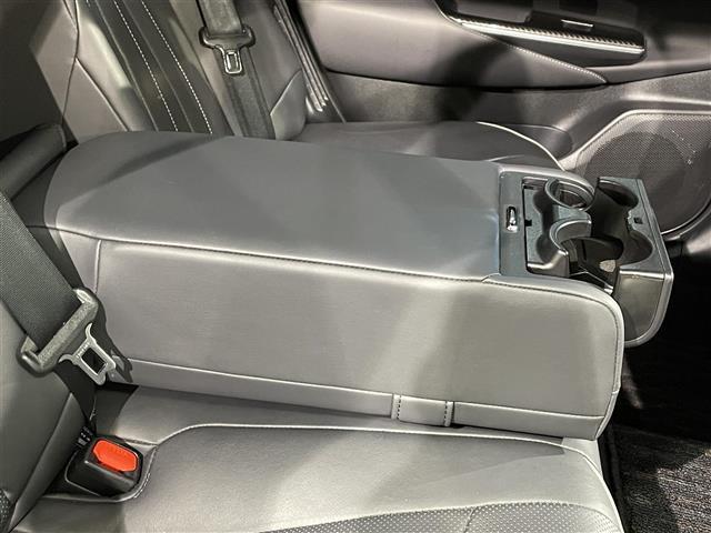 クラウンハイブリッド ＲＳアドバンス　純正８インチナビ　電動ムーンルーフ　ＡＣ１００Ｖ　ベンチレーション　トヨタセーフティセンス　バックカメラ　ステアリングヒーター　ＬＥＤヘッドライト　黒革　デジタルインナーミラー　ＥＴＣ　ＢＳＭ　ソナー（33枚目）