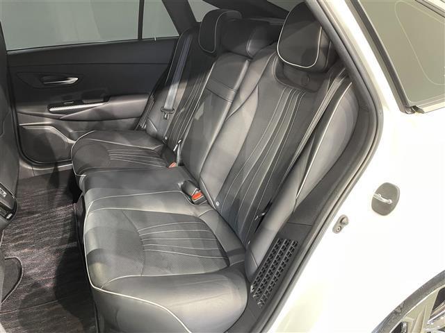 クラウンハイブリッド ＲＳアドバンス　純正８インチナビ　電動ムーンルーフ　ＡＣ１００Ｖ　ベンチレーション　トヨタセーフティセンス　バックカメラ　ステアリングヒーター　ＬＥＤヘッドライト　黒革　デジタルインナーミラー　ＥＴＣ　ＢＳＭ　ソナー（35枚目）