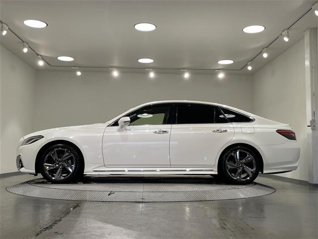 クラウンハイブリッド ＲＳアドバンス　純正８インチナビ　電動ムーンルーフ　ＡＣ１００Ｖ　ベンチレーション　トヨタセーフティセンス　バックカメラ　ステアリングヒーター　ＬＥＤヘッドライト　黒革　デジタルインナーミラー　ＥＴＣ　ＢＳＭ　ソナー（39枚目）